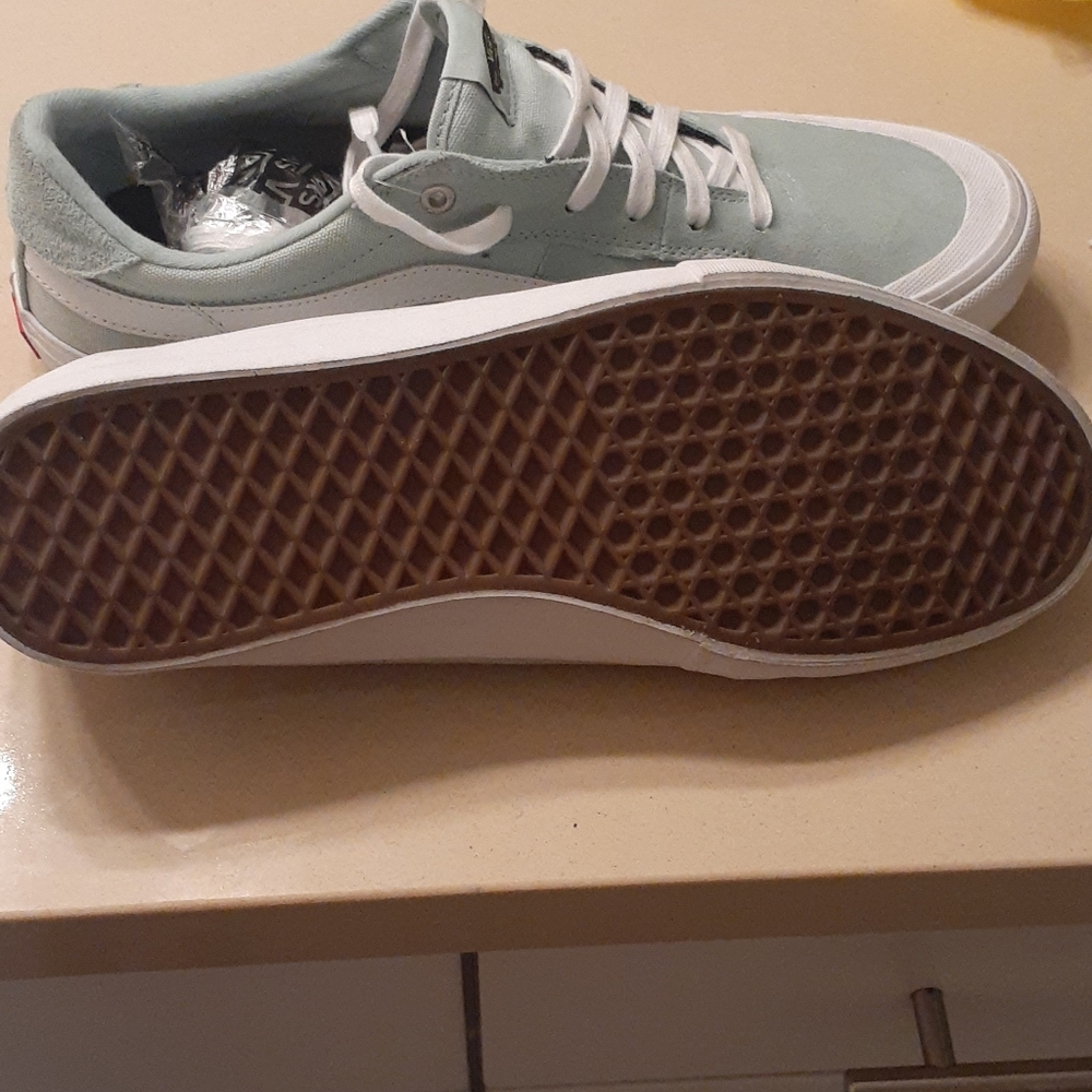 Vans - Picture 3 of 3